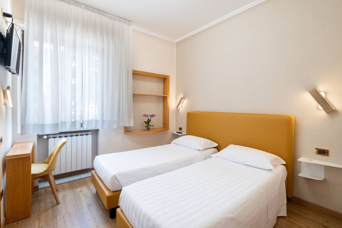 Comfort Double or Twin Room | In-room safe, desk, iron/ironing board, free WiFi