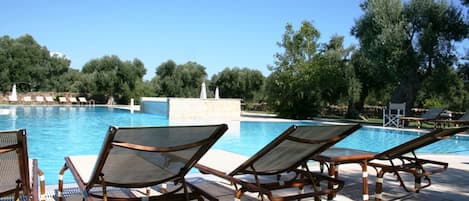 Outdoor pool, pool loungers