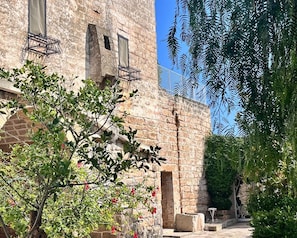 舒适套房 | 迷你吧、客房内保险箱、特色家居、床单