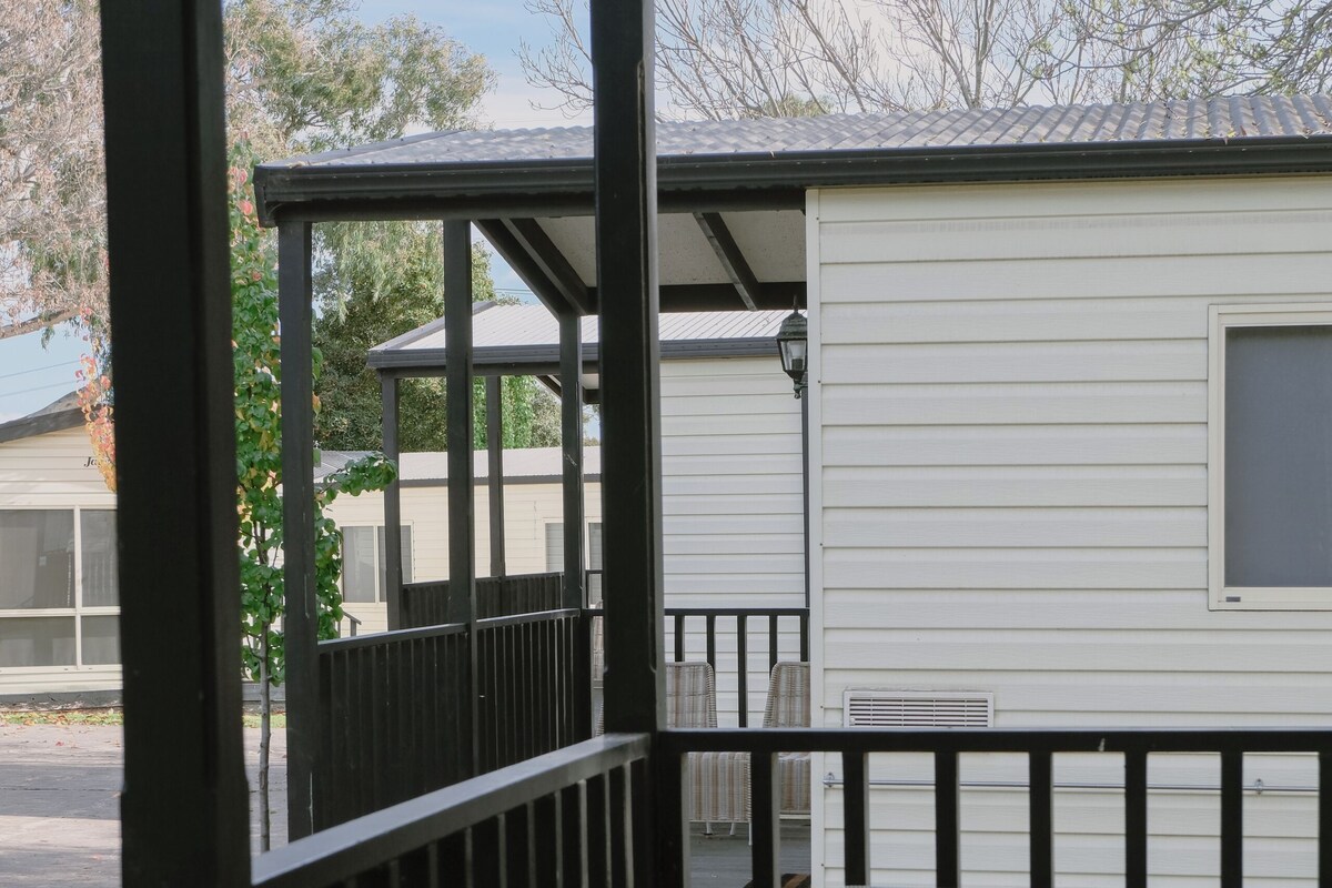 Superior One Bedroom Cottage | In-room safe, iron/ironing board, bed sheets