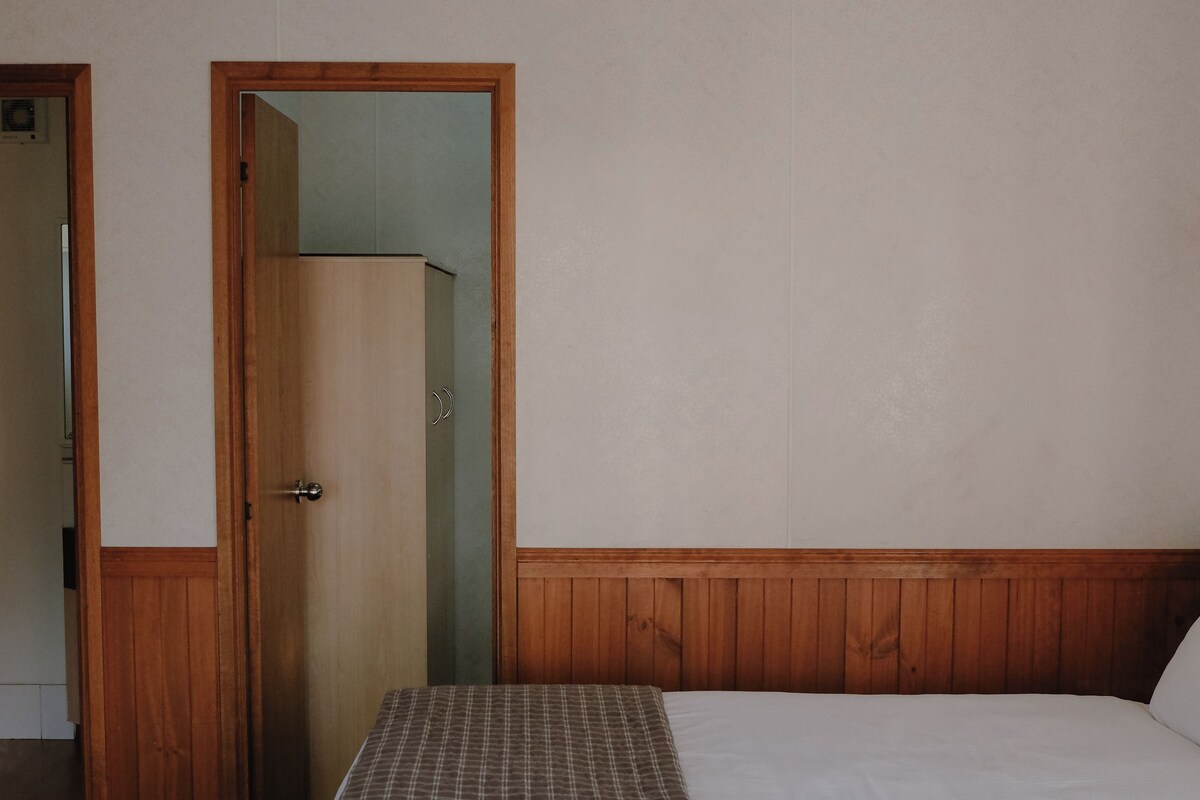 Superior One Bedroom Cabin | In-room safe, iron/ironing board, bed sheets