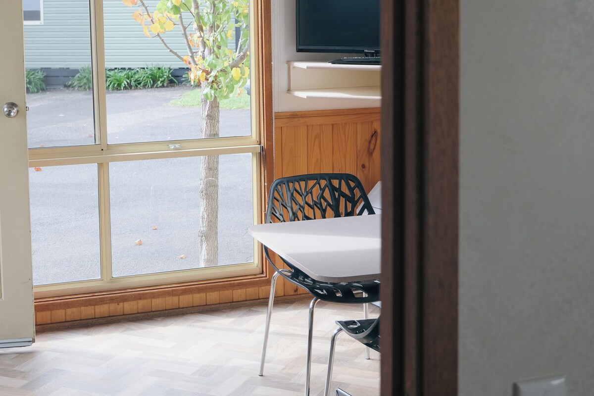 Deluxe One Bedroom Cottage - Two Berth | In-room safe, iron/ironing board, bed sheets