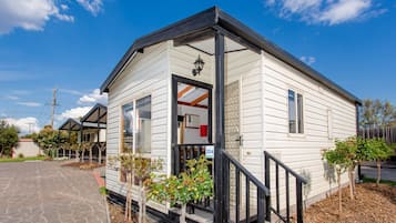 Deluxe One Bedroom Cottage - Two Berth | Street view