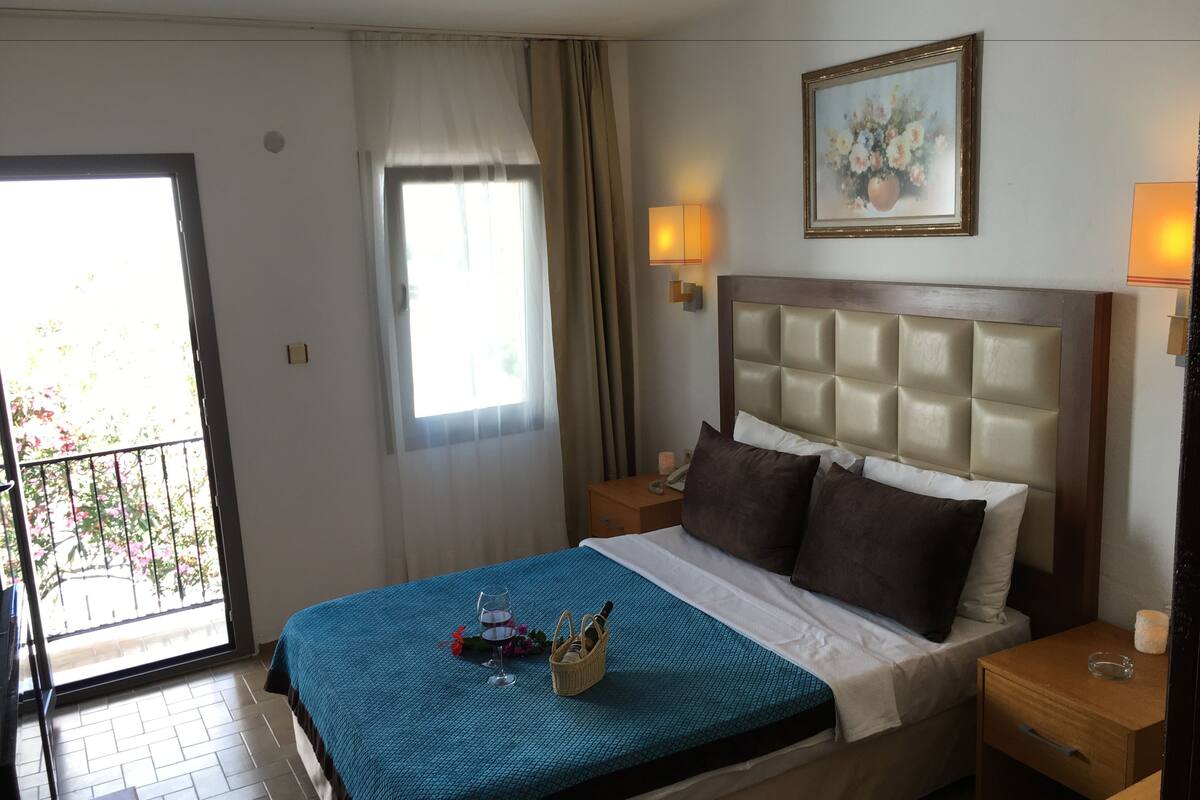 Habitación doble | Escritorio, camas supletorias, wifi gratis