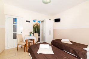 Studio Apartment, Terrace - Apartments & Rooms Buble (Trogir)