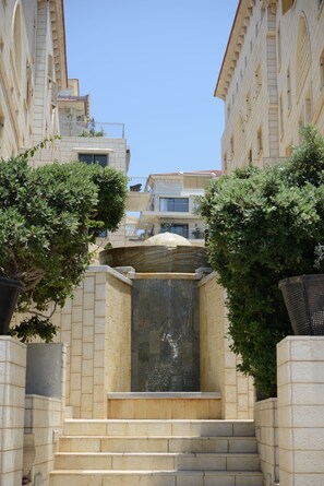 Property grounds - Andromeda Hill apartments & Spa (Tel Aviv)