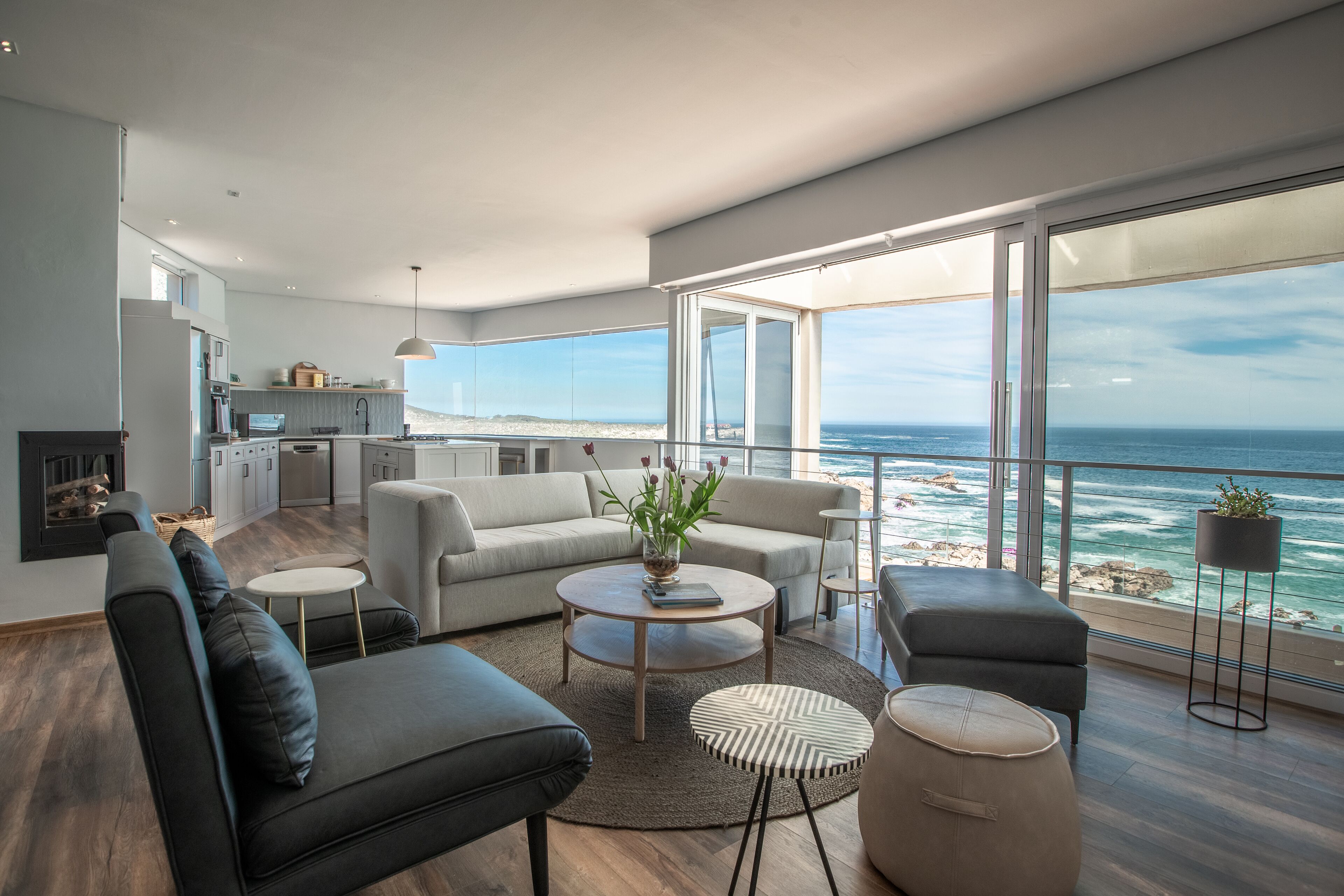 Superior Suite, 2 Bedrooms, Sea View | Living room