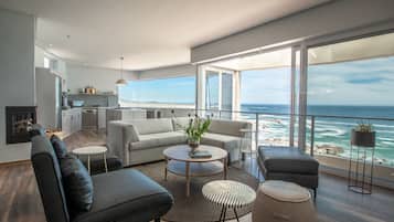 Superior Suite, 2 Bedrooms, Sea View | Living room