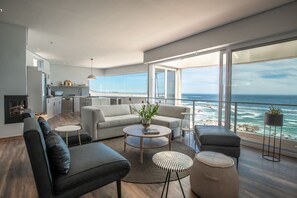 Superior Suite, 2 Bedrooms, Sea View | Living room - Villa Marine (Pringle Bay)