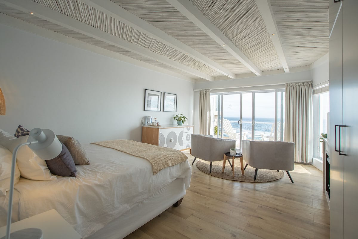 Deluxe tweepersoonskamer, uitzicht op zee (1) | 1 slaapkamer, luxe beddengoed, pillowtop-bedden, een minibar