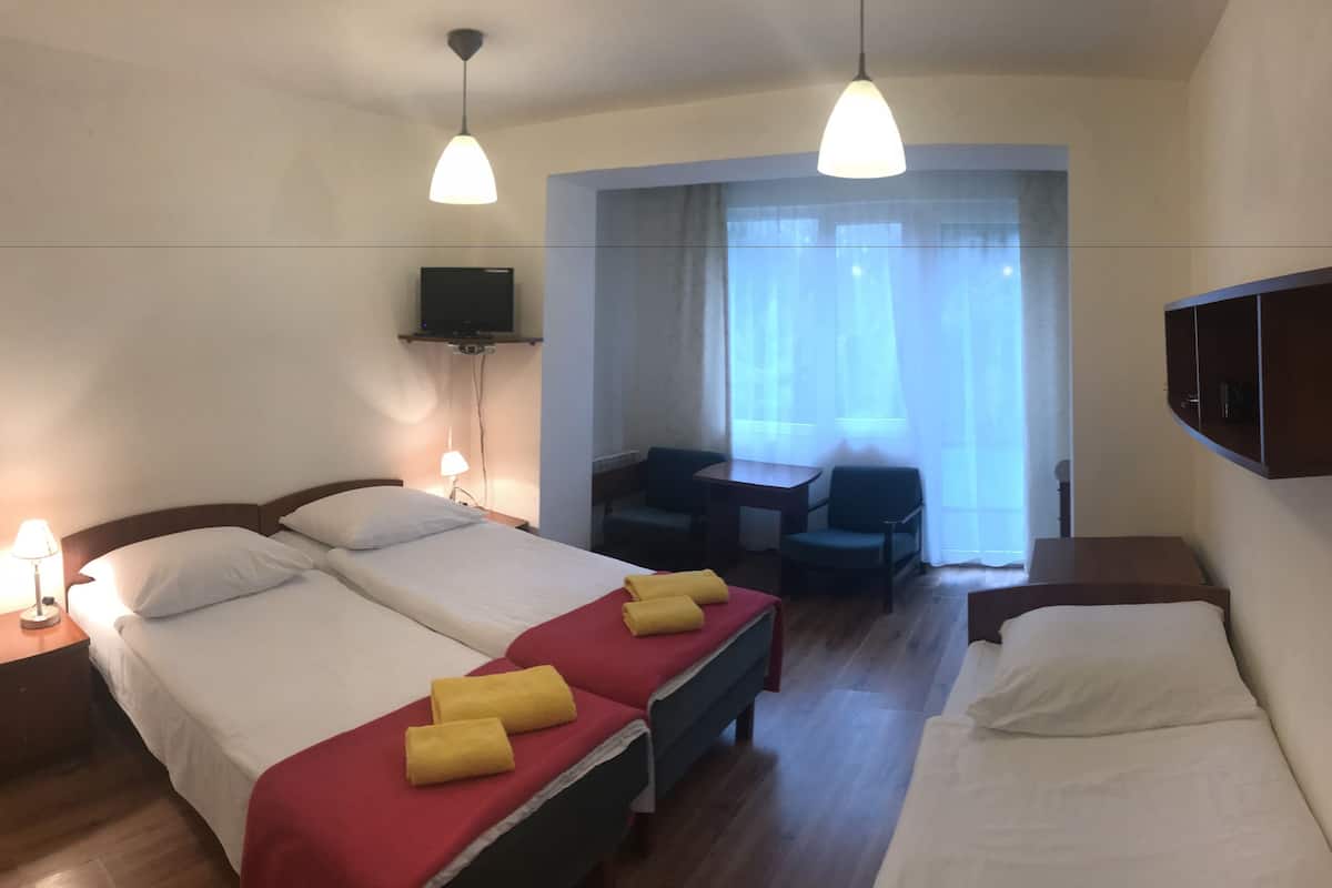 Triple Room | Free WiFi, bed sheets