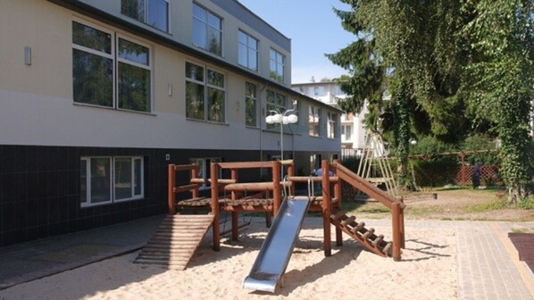 Children’s play area – outdoor