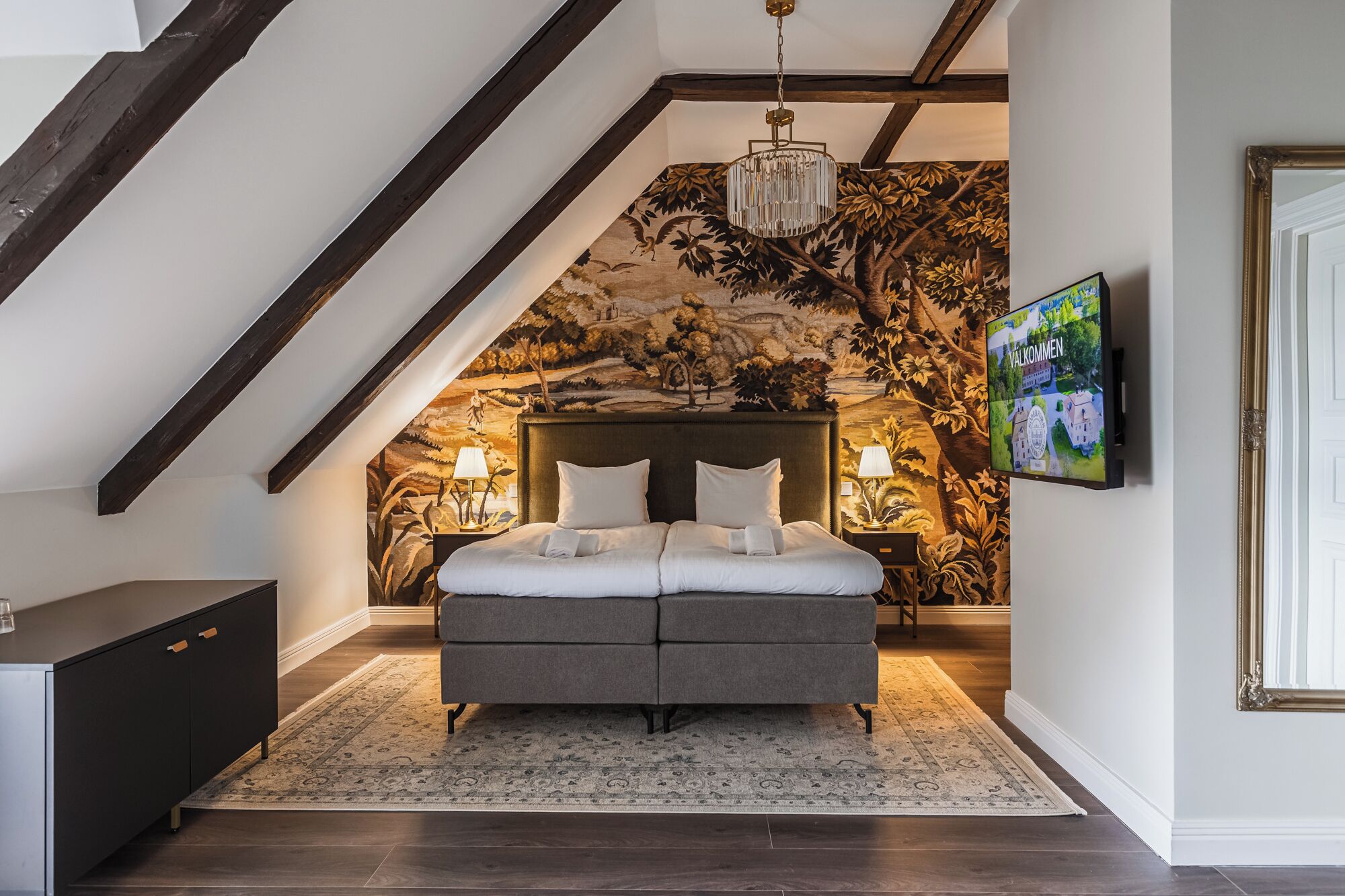 Manor Deluxe Double Room | 布置獨特、書桌、筆電工作空間、隔音
