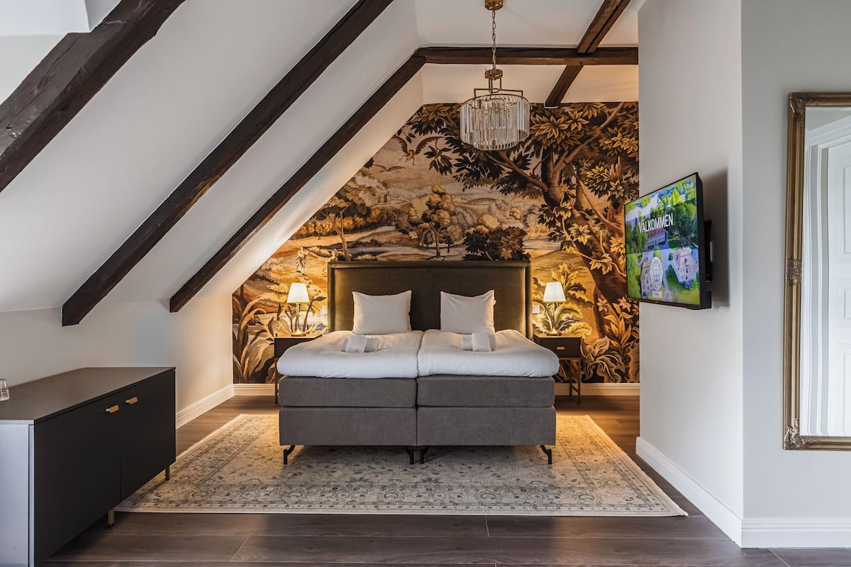 Manor Deluxe Double Room | Individually furnished, desk, laptop workspace, soundproofing