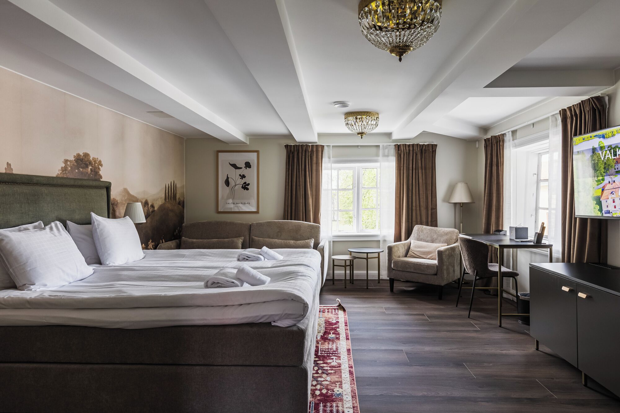 Manor Executive Suite | Unika möbler, skrivbord, arbetsyta för laptop och ljudisolering