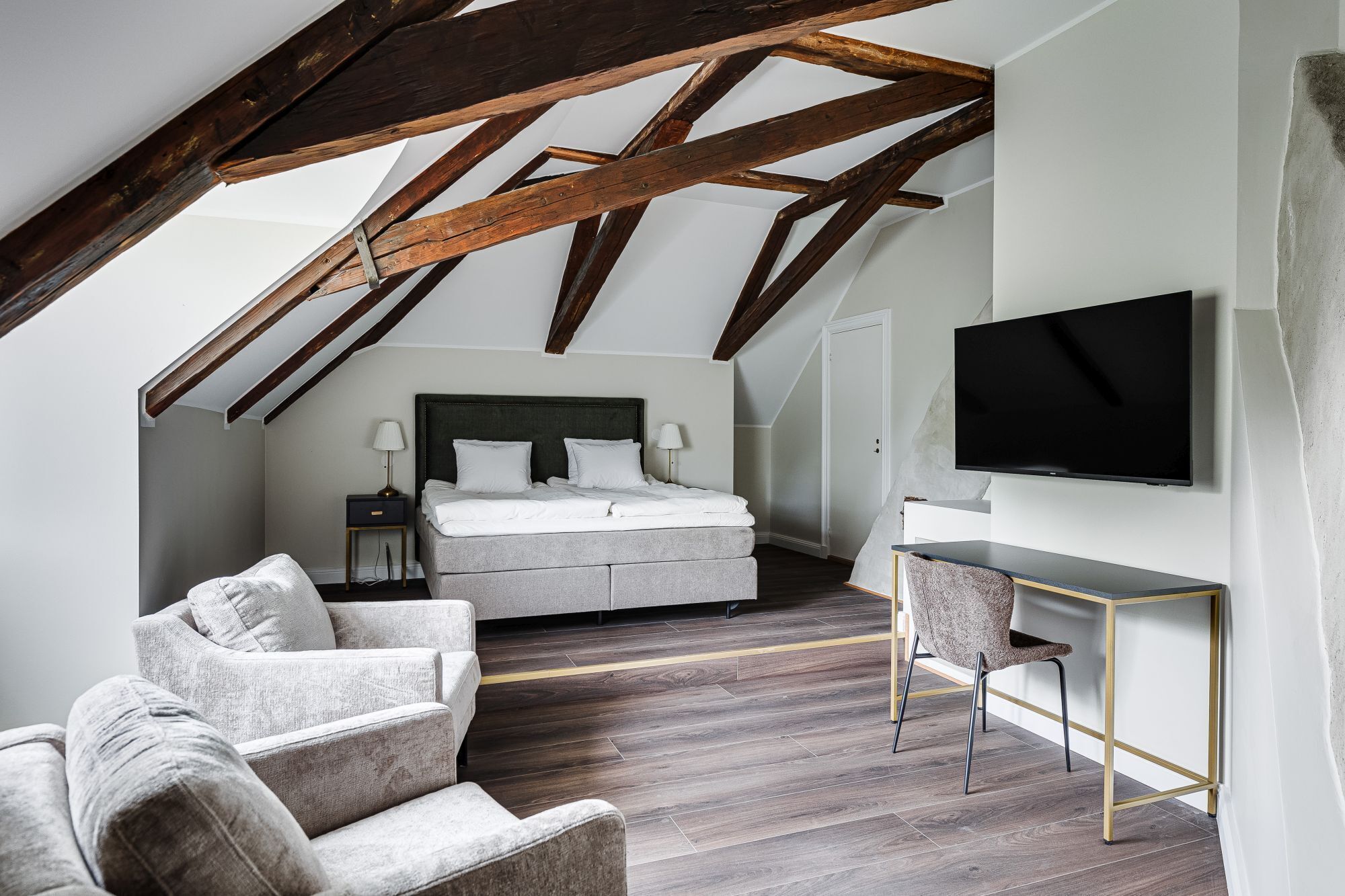 Deluxe Double Room | Individually furnished, desk, laptop workspace, soundproofing