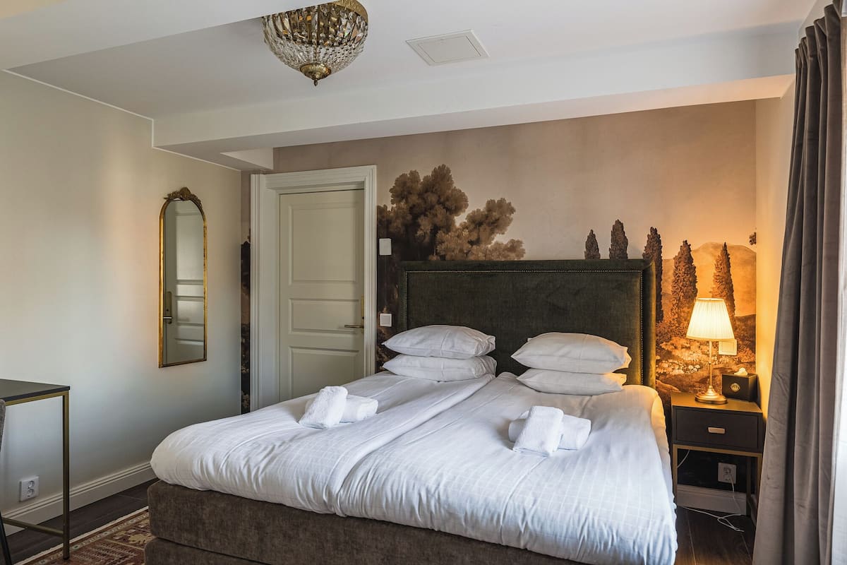 Boutique Double Room | 2 sovrum, unika möbler, skrivbord och arbetsyta för laptop