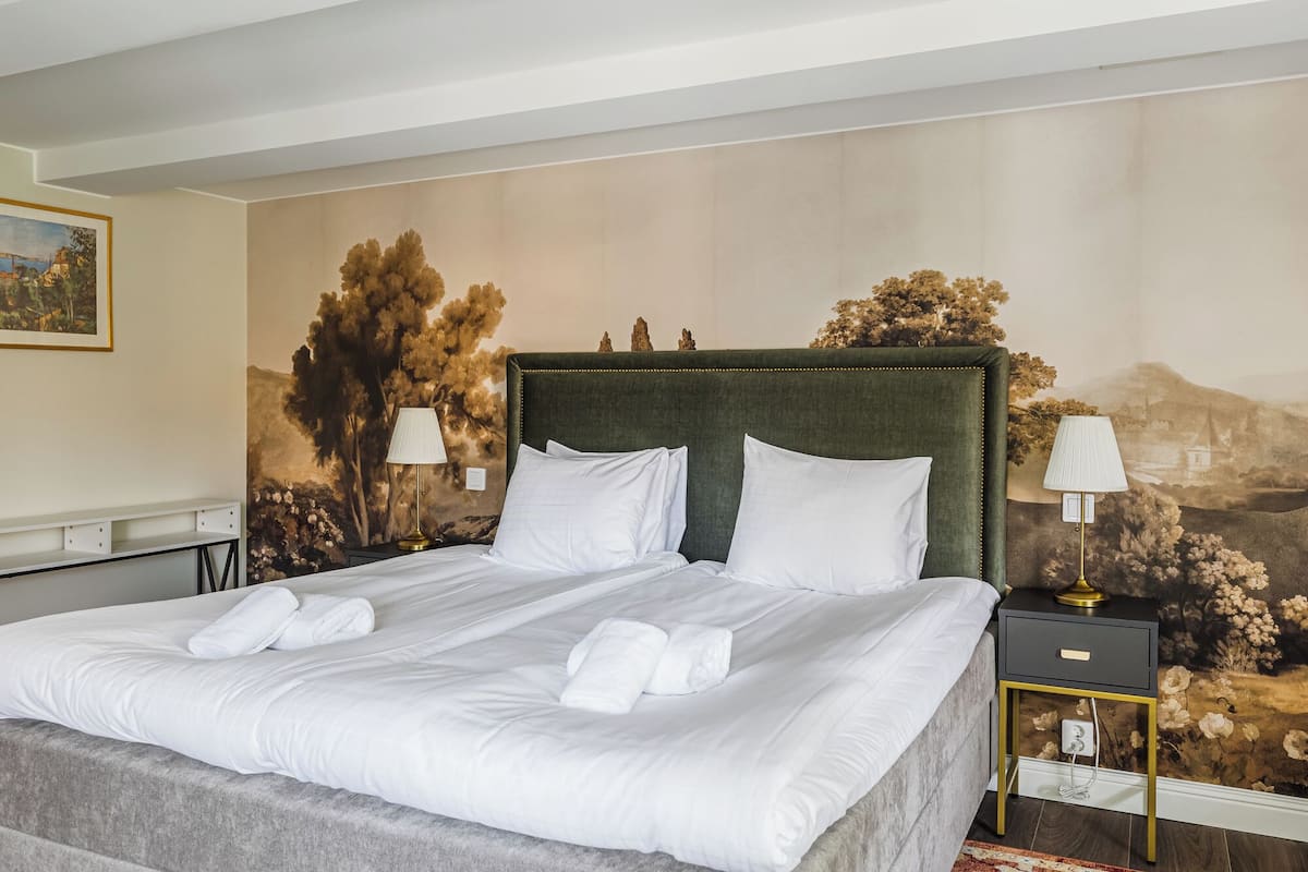 Manor Executive Suite | Individually furnished, desk, laptop workspace, soundproofing