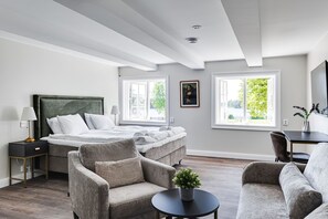 Deluxe Double Room (117) | 2 chambres, ameublement personnalisé, bureau
