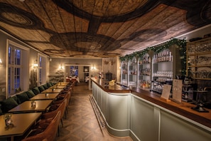 Lunch and dinner served, garden views