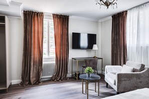 Signature Twin Room (301)