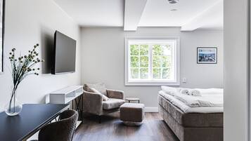 Signature Double Room (114) | 2 sovrum, unika möbler, skrivbord och arbetsyta för laptop