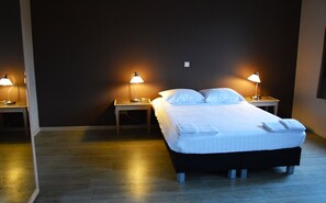Executive Double Apartment  | Desk, iron/ironing board, cribs/infant beds, rollaway beds - Ambassador Suites Antwerp (Antwerp)