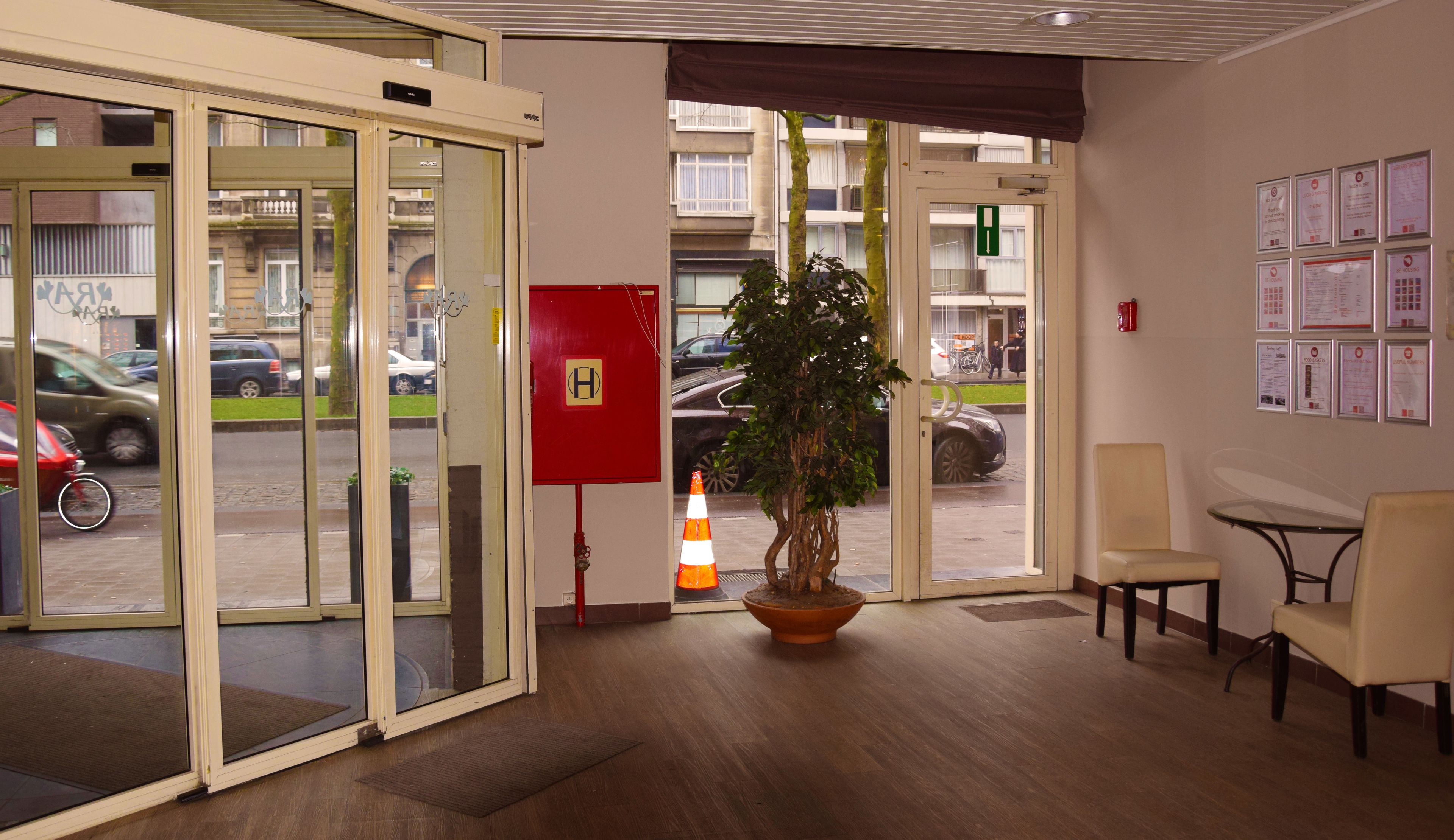 Pintu masuk interior