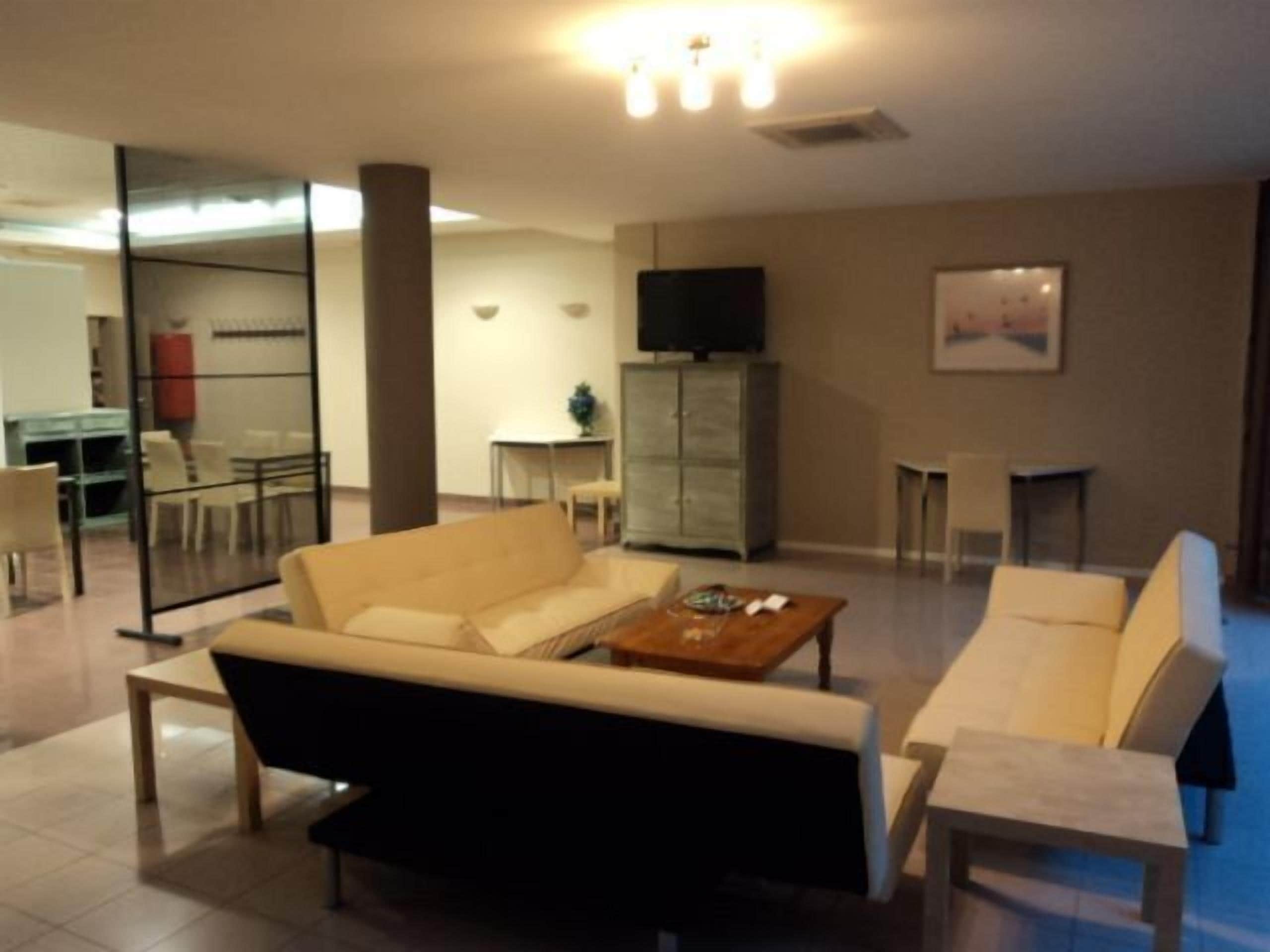 Apartemen Keluarga | Ruang keluarga | TV