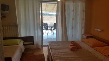 Apartment for 3 people | 1 bedroom, cribs/infant beds, free WiFi