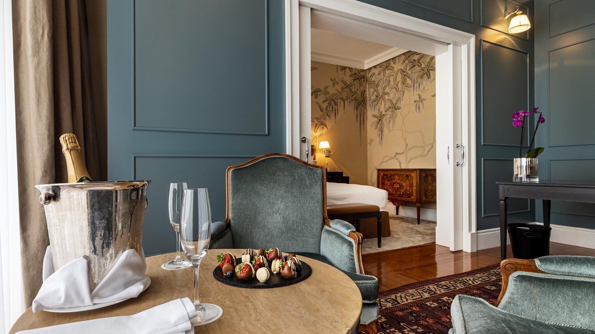 Grand-Suite, 1 Schlafzimmer, Gartenblick | Allergikerbettwaren, Minibar, Zimmersafe, Schreibtisch