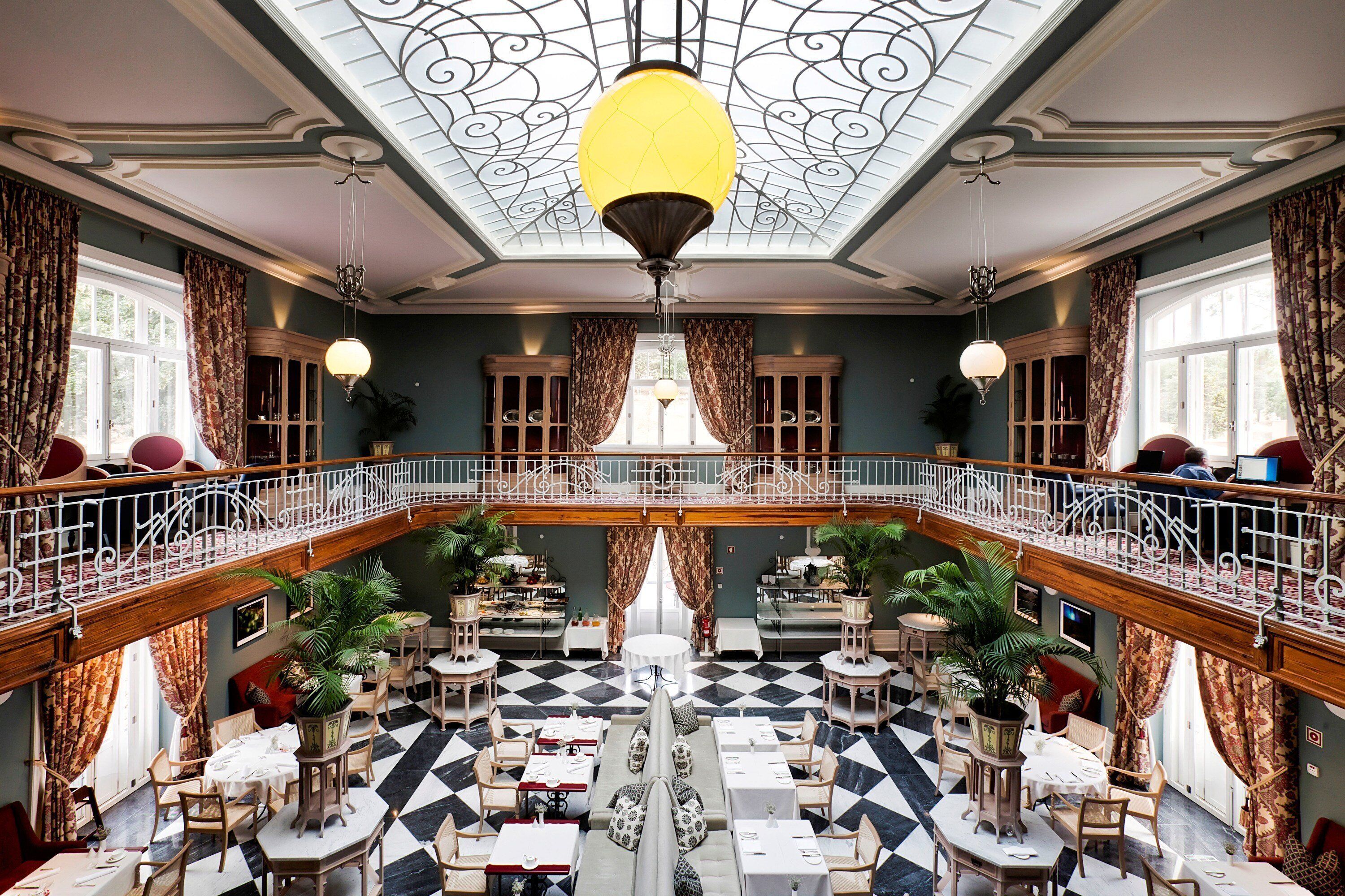 3 か所のレストラン、ランチ、ディナーに営業 (郷土料理)