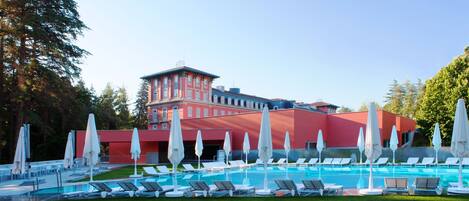 Indoor pool, seasonal outdoor pool, pool umbrellas, pool loungers