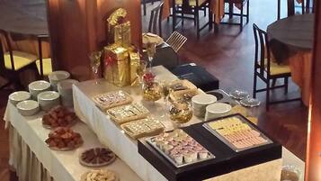 Daily buffet breakfast (EUR 7 per person)