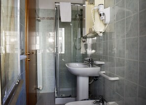 Shower - La Perla Preziosa (Grottammare)