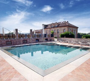 Kolam renang tertutup, kolam renang terbuka, payung kolam