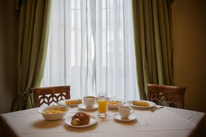 Free daily buffet breakfast - Hotel Dei Macchiaioli (Florence)