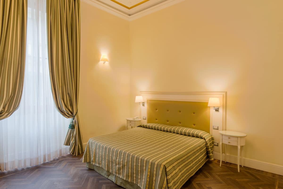 Cofres nos quartos, escrivaninha, Wi-Fi de cortesia, roupa de cama