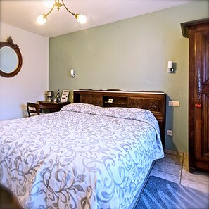Premium bedding, down comforters, minibar, blackout drapes - Casa Roman - Bed & Breakfast (Zonhoven)