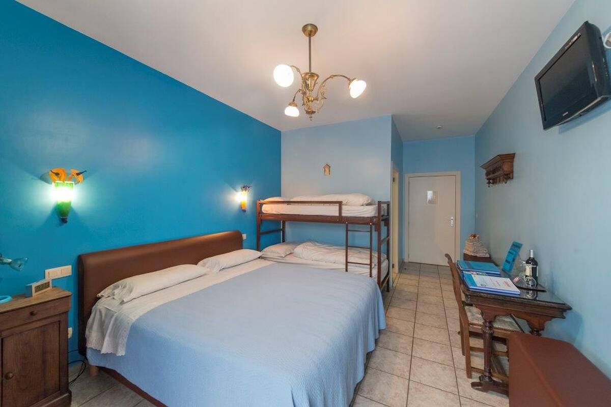 Ropa de cama de alta calidad, edredones de plumas, minibar