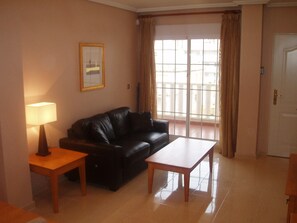 Apartment, 2 Schlafzimmer | Wohnbereich | Fernseher, DVD-Player