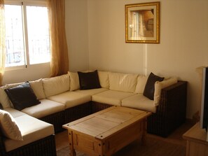 Villa, 3 Schlafzimmer | Wohnbereich | Fernseher, DVD-Player