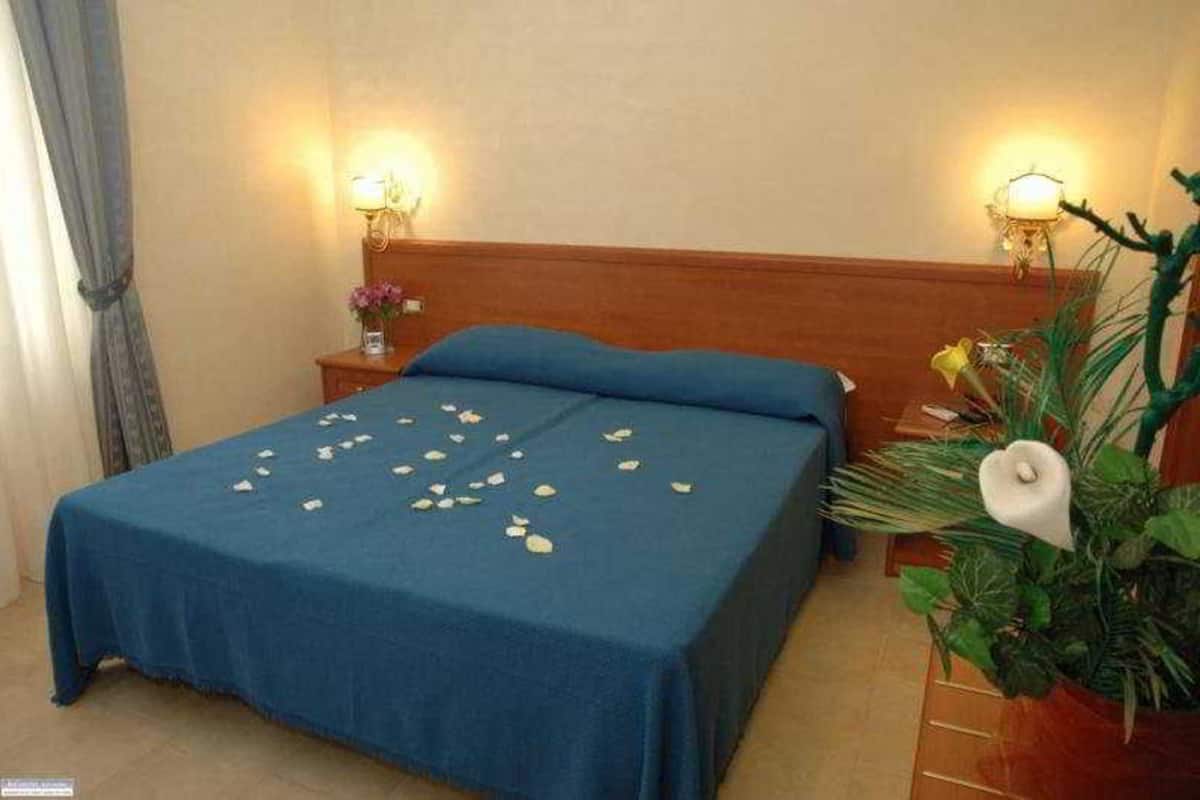 In-room safe, desk, cots/infant beds, free WiFi