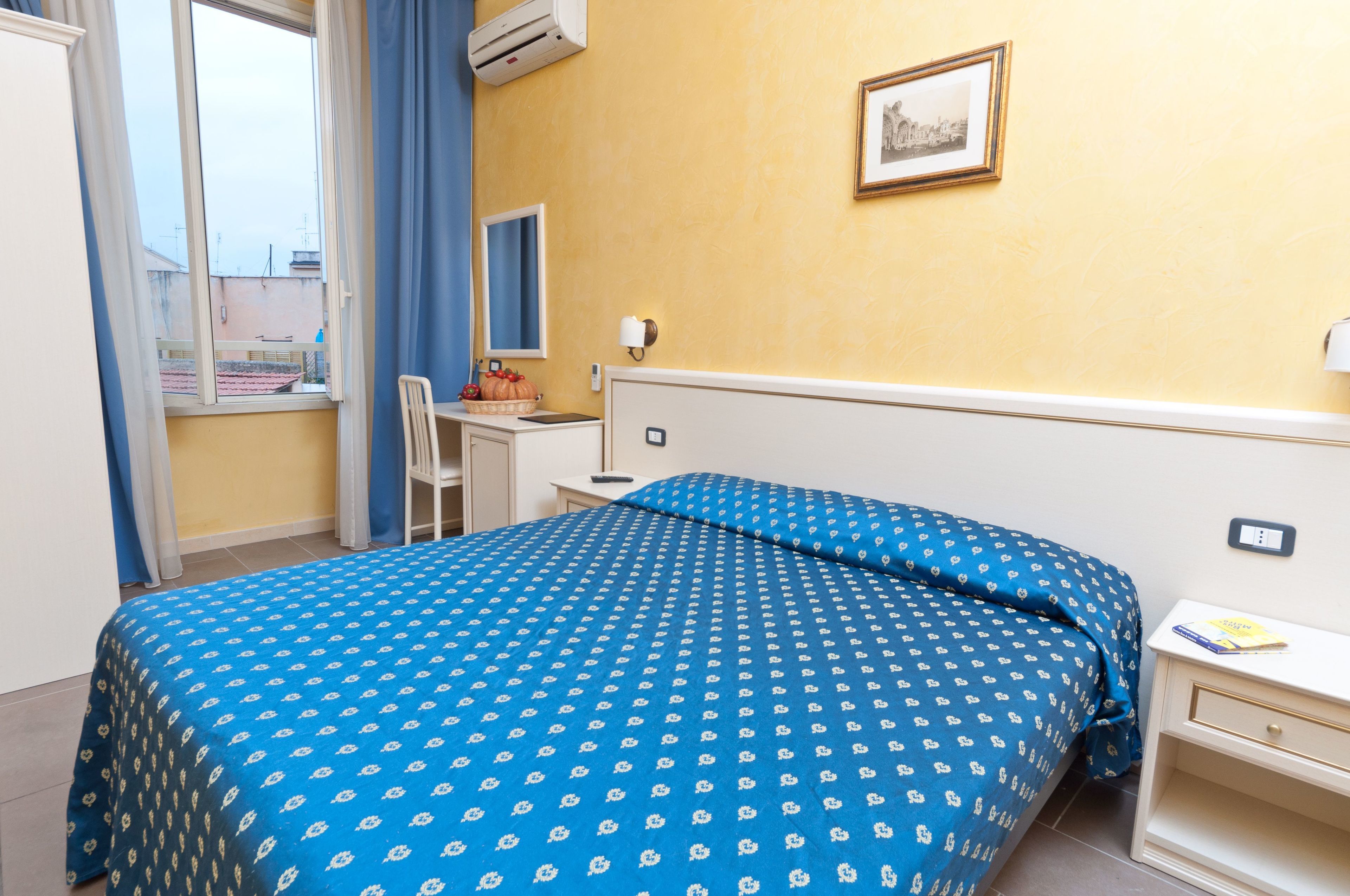 Zimmersafe, Schreibtisch, Babybetten, kostenloses WLAN