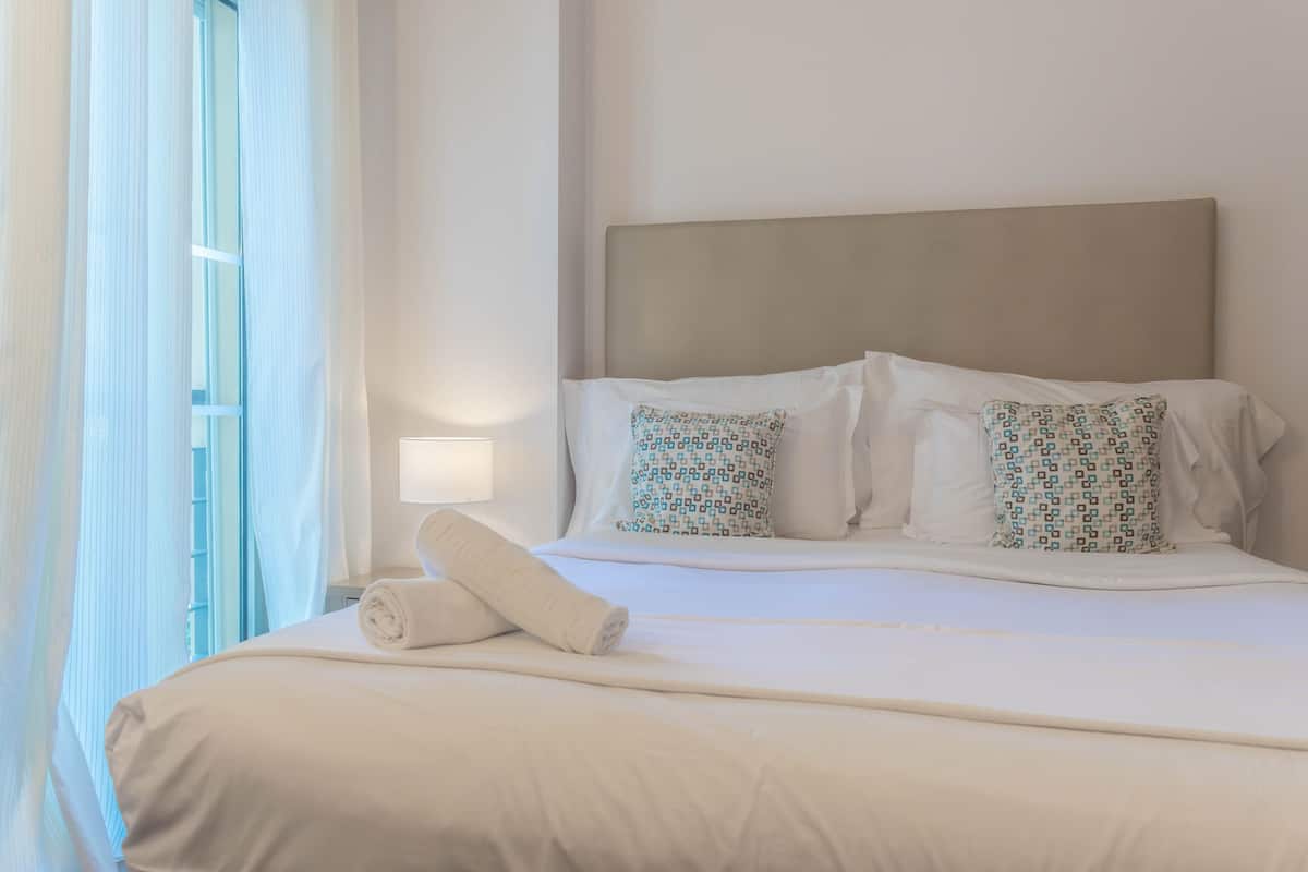 2 bedrooms, hypo-allergenic bedding, Select Comfort beds, in-room safe