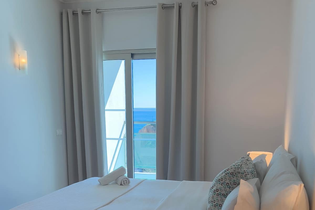 Two Bedroom Suite Sea View 4 adults and 2 Children (3 to 12years)