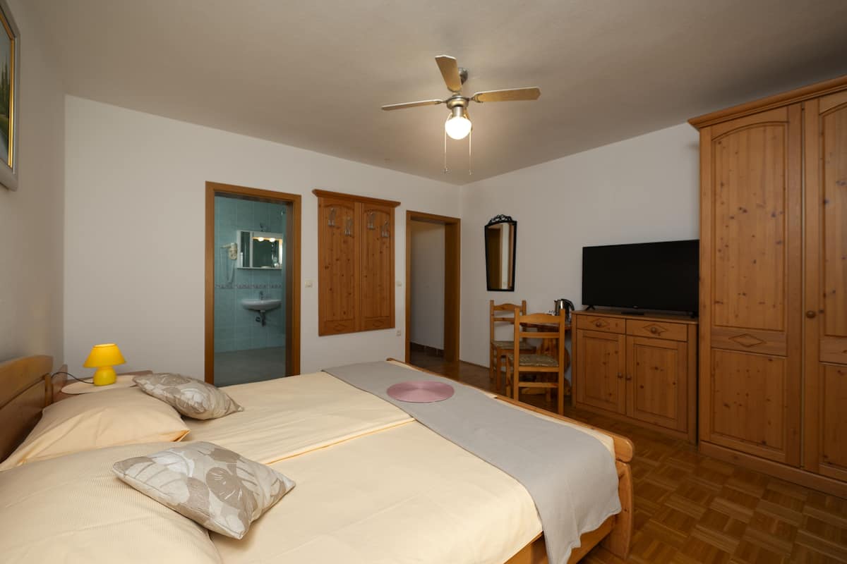 Comfort Double Room, 1 Double Bed, Balcony, Mountain View | 1 bedroom, desk, free WiFi, bed sheets