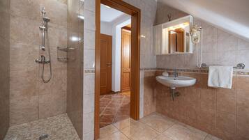 Economy Triple Room, 1 Bedroom, Non Smoking, Air conditioning | Bathroom | Shower, hair dryer, slippers, towels