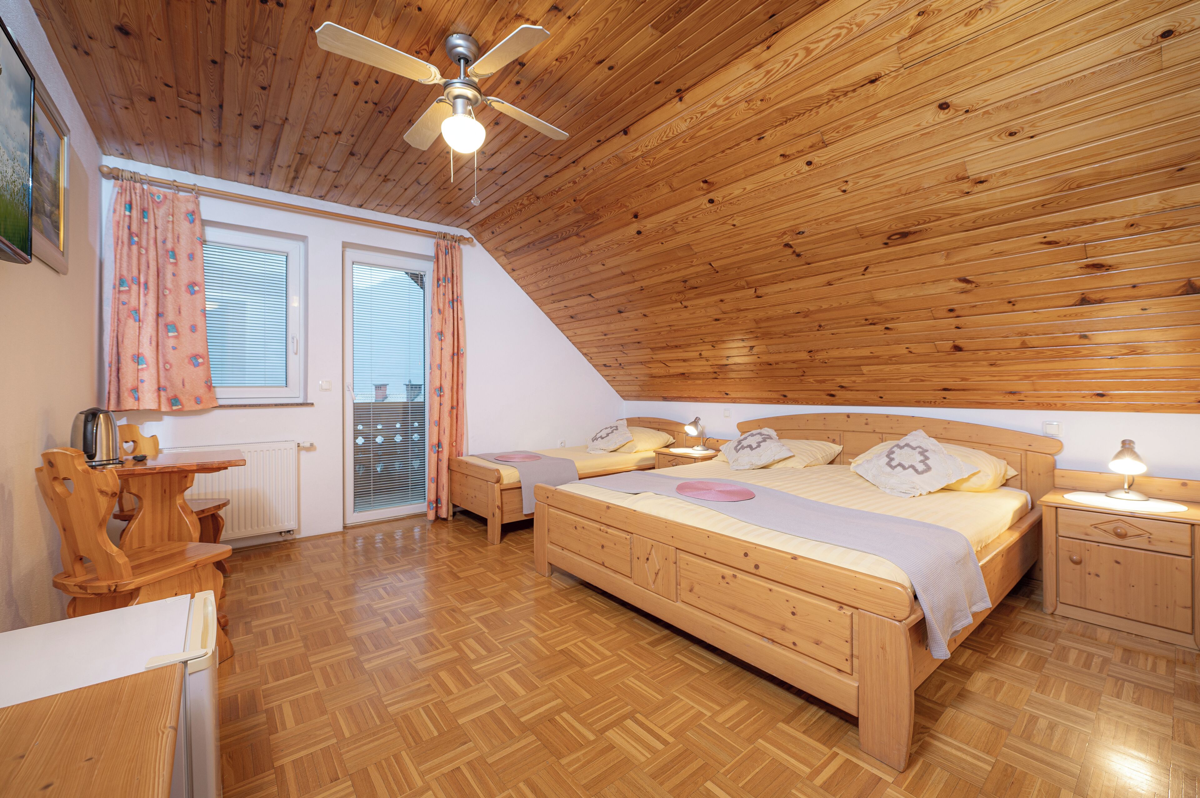Traditional Triple Room, 1 Bedroom | Desk, free WiFi, bed sheets