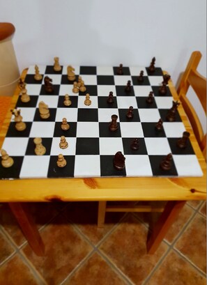 فطور قائم على الخدمة الذاتية يوميًا بتكلفة قدرها (14 EUR للشخص)